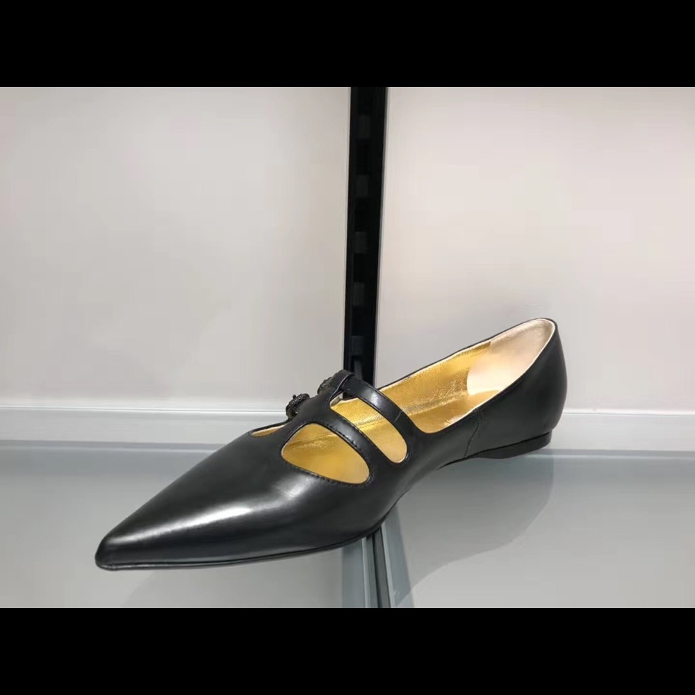 NIB Authentic Bottega Veneta Leather Point Flats